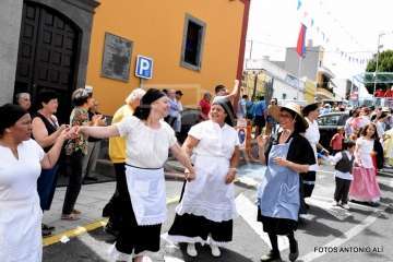 La X edición de la Traída Infantil del Agua, un éxito (Foto Antonio Alí)